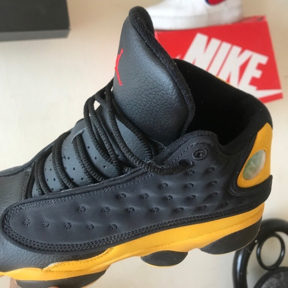 Jordan 13 - Picture 2 of 3